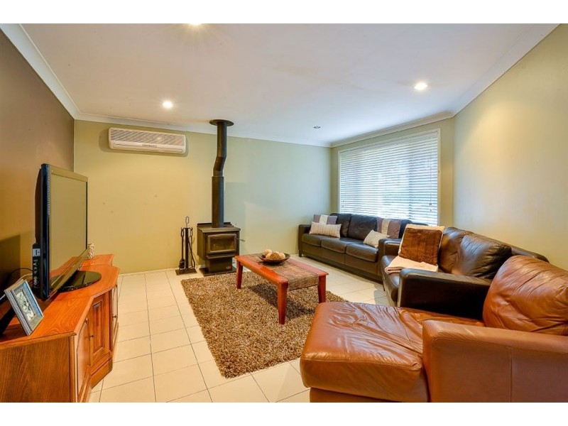13 Rose Dr, Mount Annan NSW 2567