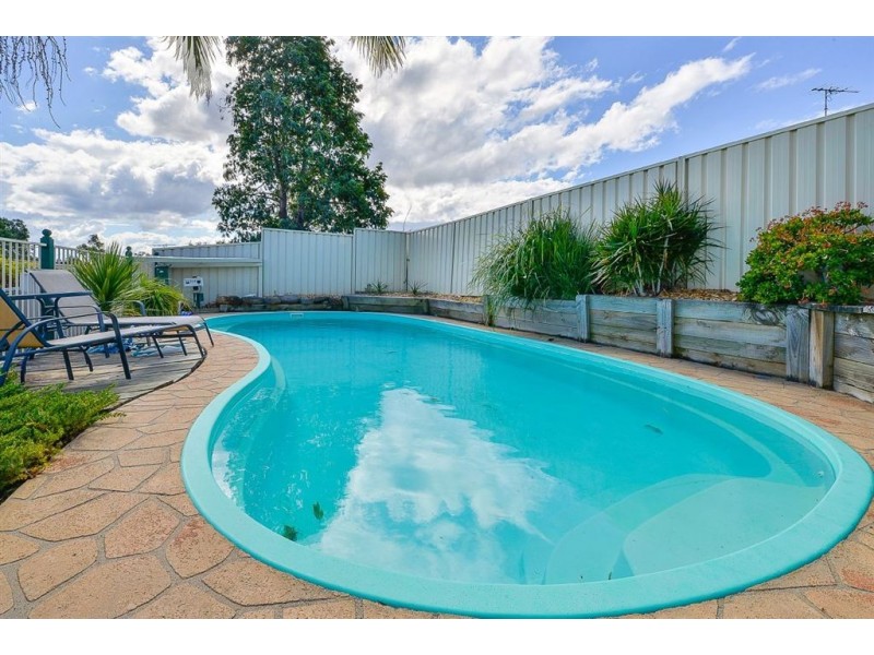 13 Rose Dr, Mount Annan NSW 2567