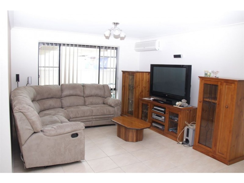 124 Holdsworth Dr, Mount Annan NSW 2567