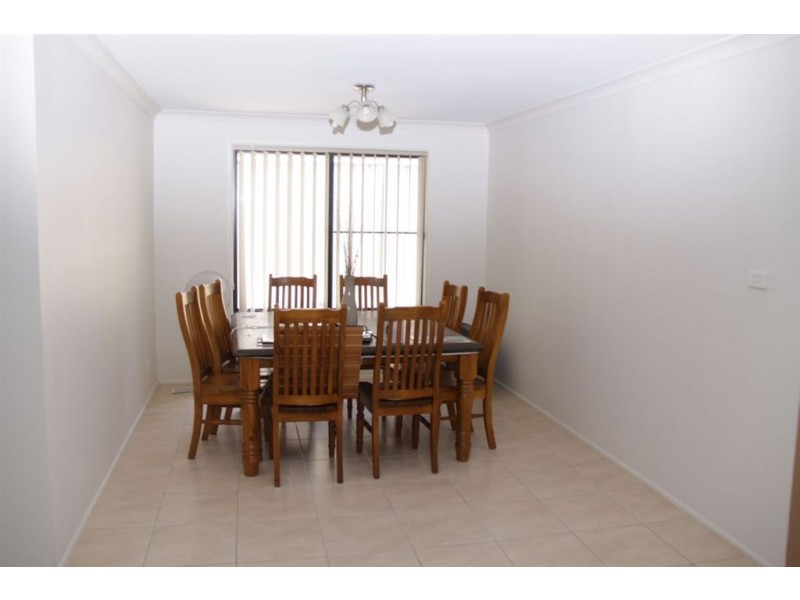 124 Holdsworth Dr, Mount Annan NSW 2567