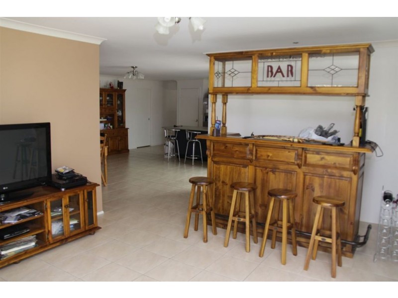 124 Holdsworth Dr, Mount Annan NSW 2567