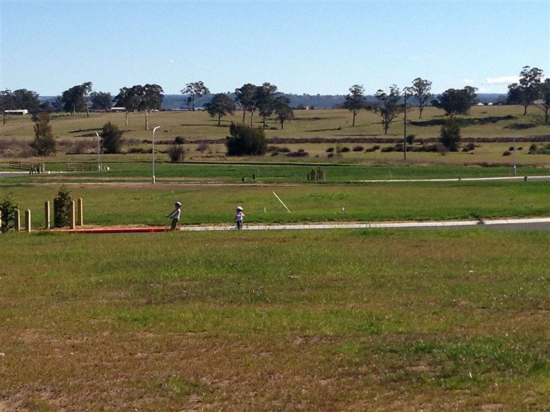 6 Frank Brooking Close, Camden South NSW 2570