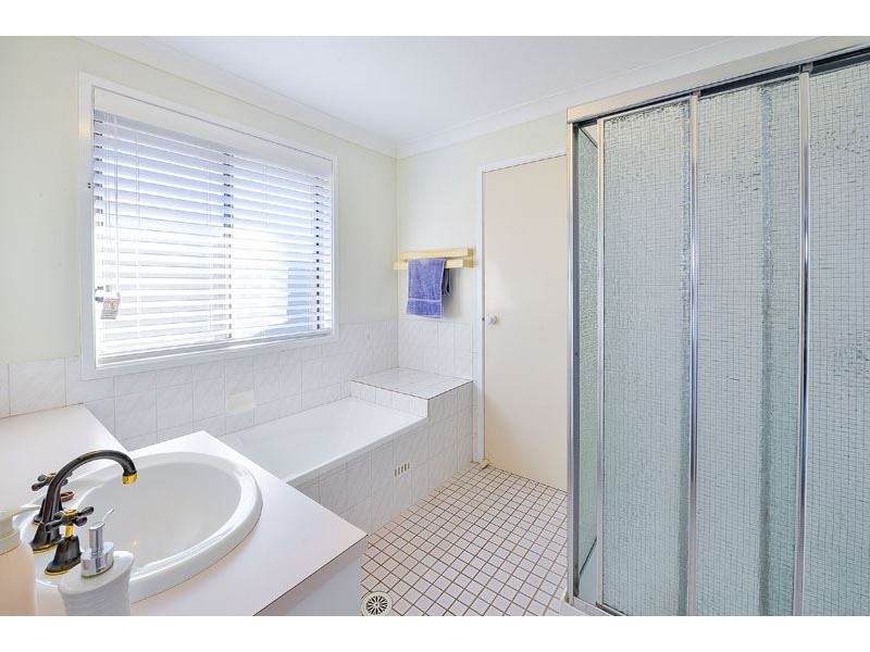 9 Manning Pl, Currans Hill NSW 2567