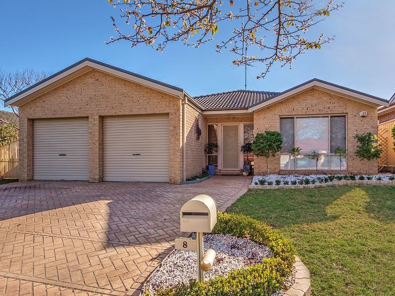 8 Outram Place, Currans Hill NSW 2567