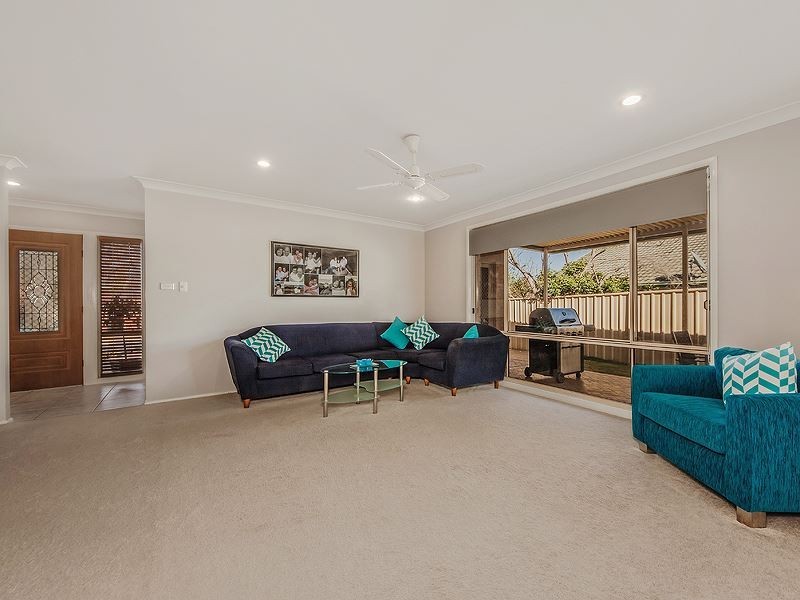 8 Outram Place, Currans Hill NSW 2567