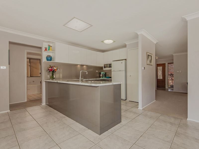 8 Outram Place, Currans Hill NSW 2567