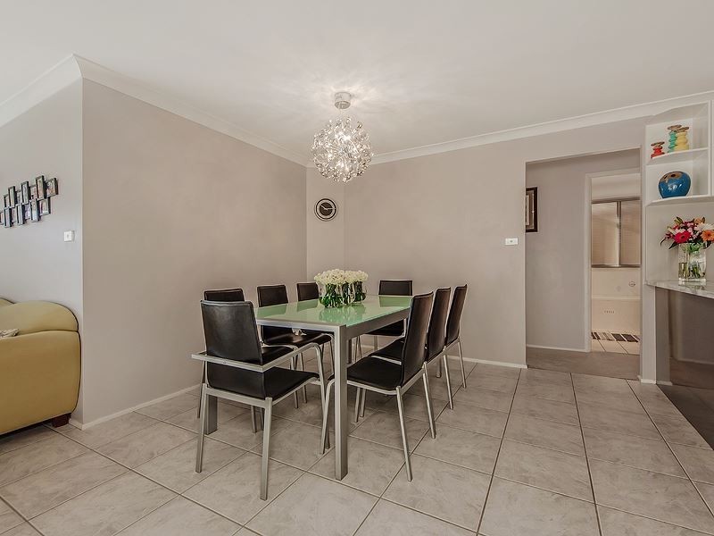 8 Outram Place, Currans Hill NSW 2567