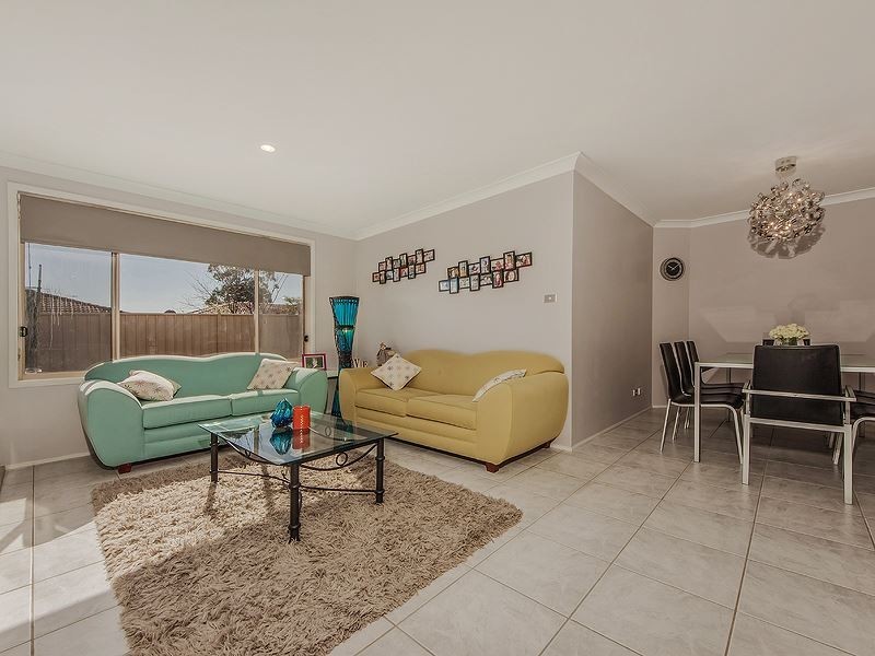 8 Outram Place, Currans Hill NSW 2567