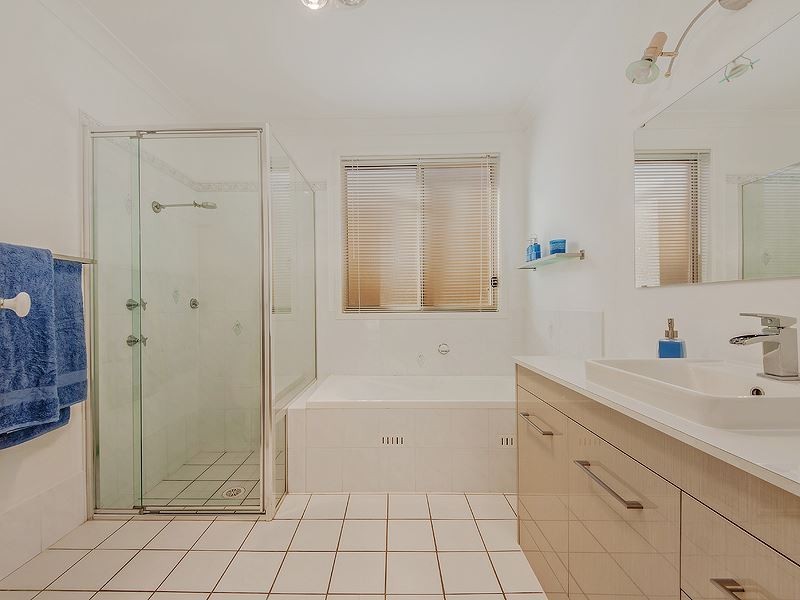 8 Outram Place, Currans Hill NSW 2567