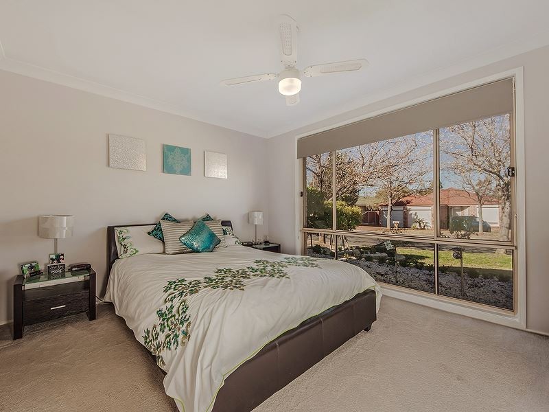 8 Outram Place, Currans Hill NSW 2567