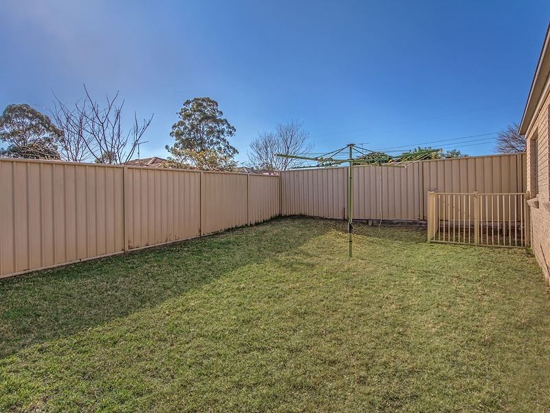 8 Outram Place, Currans Hill NSW 2567
