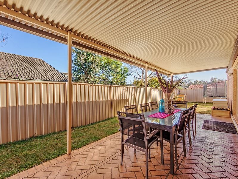 8 Outram Place, Currans Hill NSW 2567