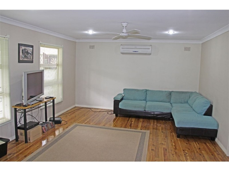 37 Dandenong Cres, Ruse NSW 2560