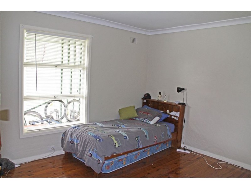 37 Dandenong Cres, Ruse NSW 2560