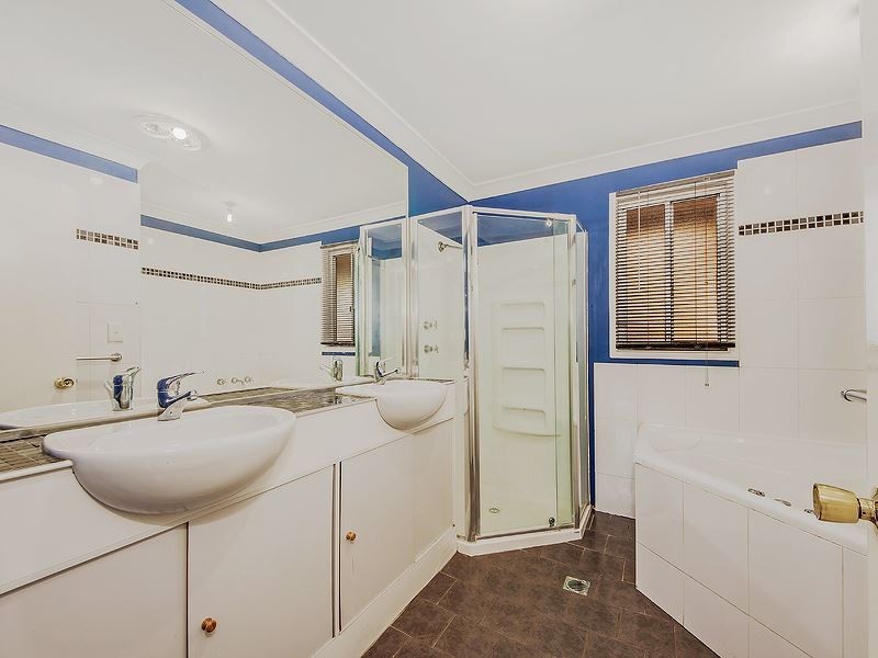 7 Bimbadeen Avenue, Bradbury NSW 2560