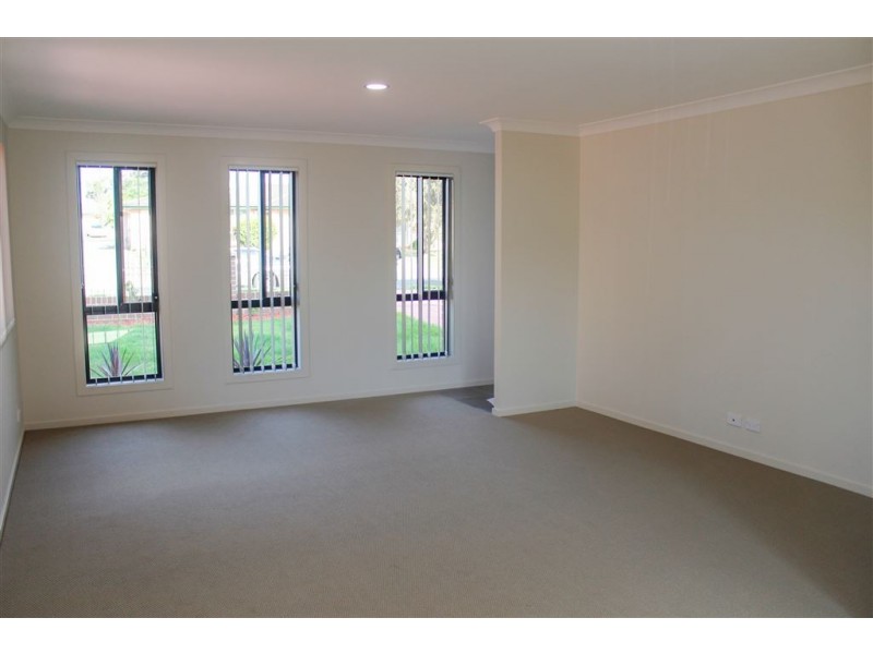1/33 Blackwood Avenue, Minto NSW 2566