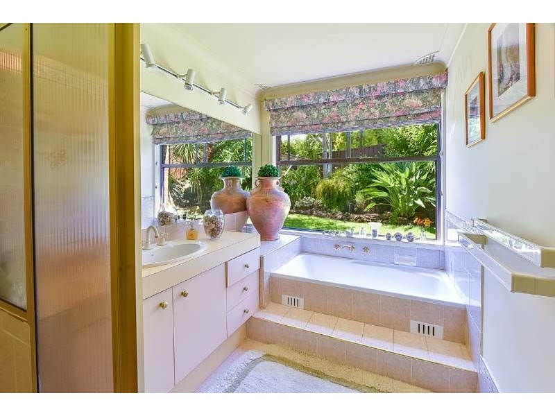 74 Stornoway Ave, St Andrews NSW 2566