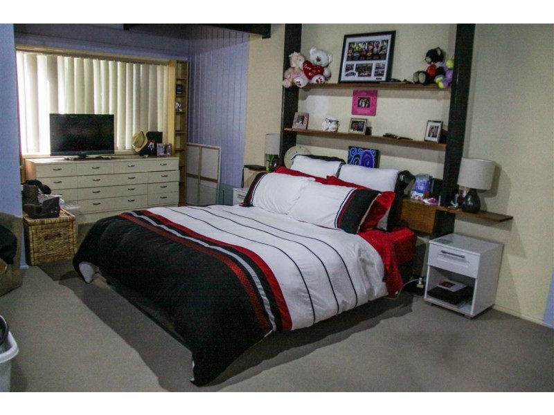 20A Bow Bowing Cres, Bradbury NSW 2560