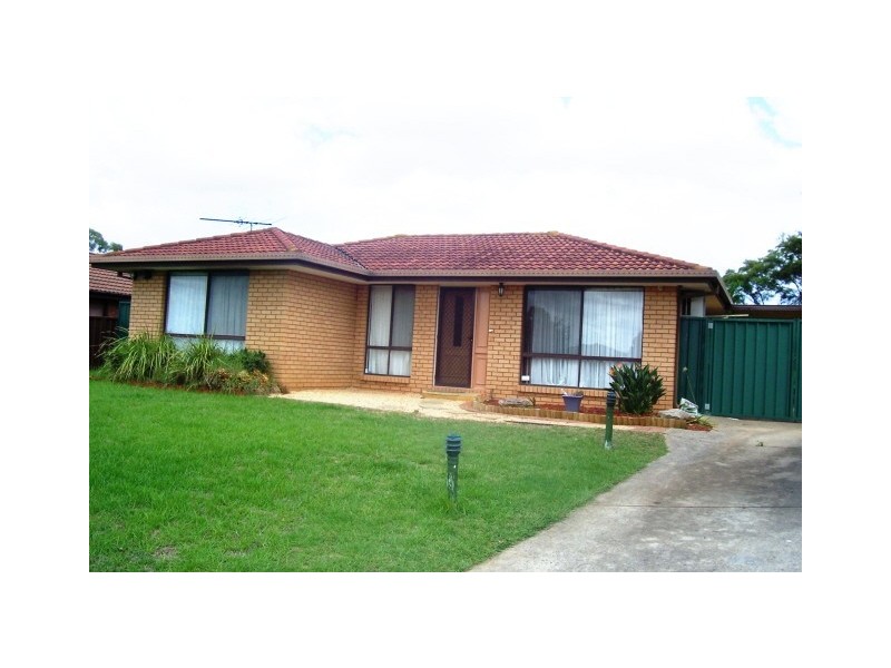 9 Roderigo Cl, Rosemeadow NSW 2560