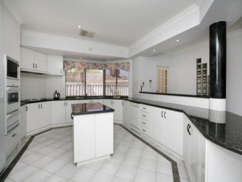 27 ROBERTSON ROAD, Kardinya WA 6163