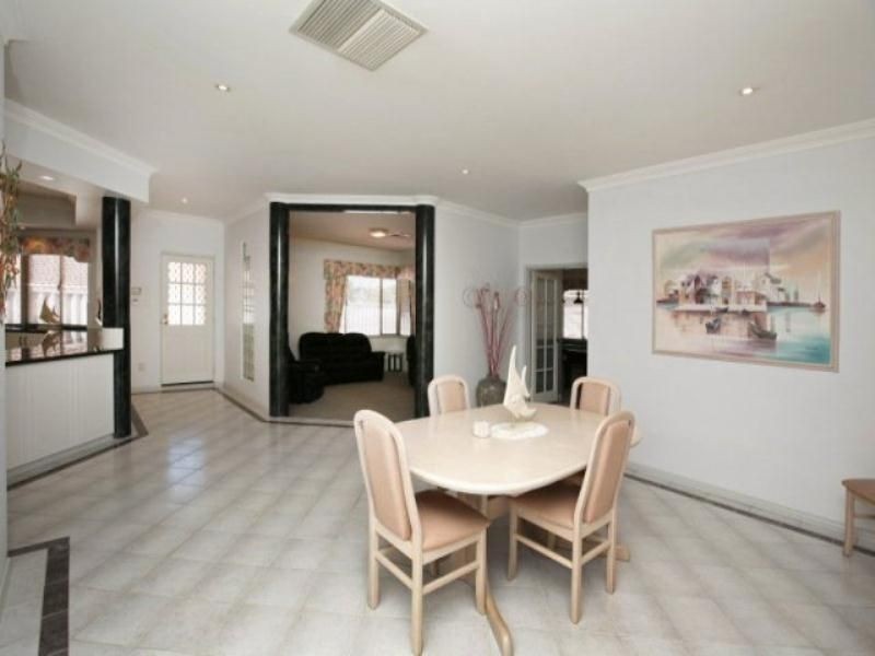 27 ROBERTSON ROAD, Kardinya WA 6163