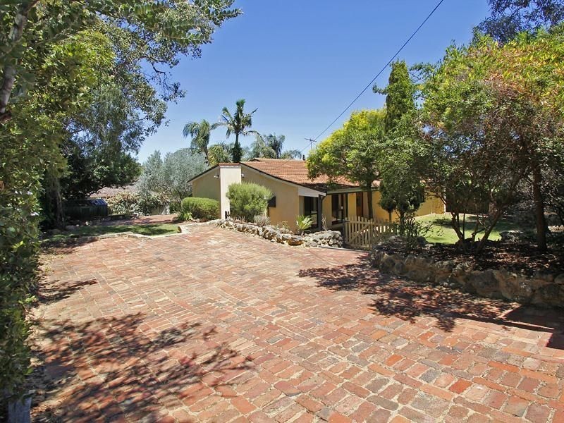 16 Barclay Road, Kardinya WA 6163