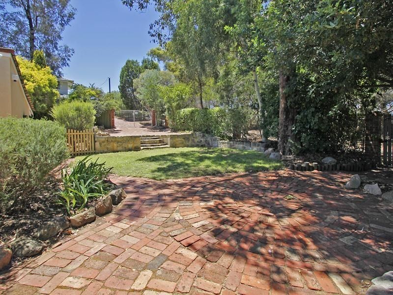 16 Barclay Road, Kardinya WA 6163