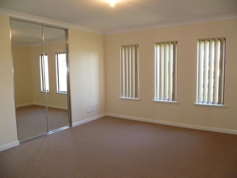 4 WARRU GARDENS, Success WA 6164