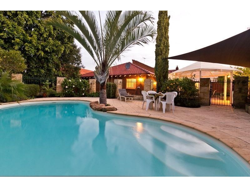 11A BATTYE ROAD, Kardinya WA 6163