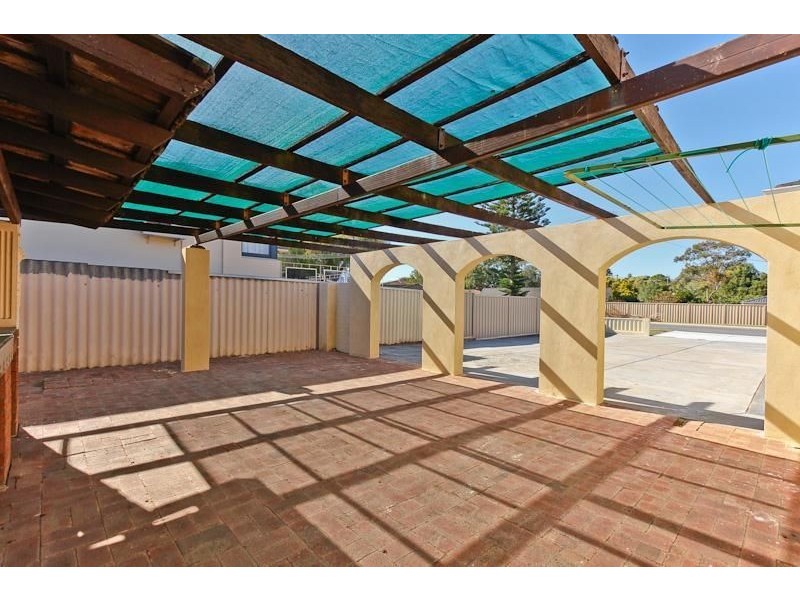 1 PAGNEIL COURT, Hamilton Hill WA 6163