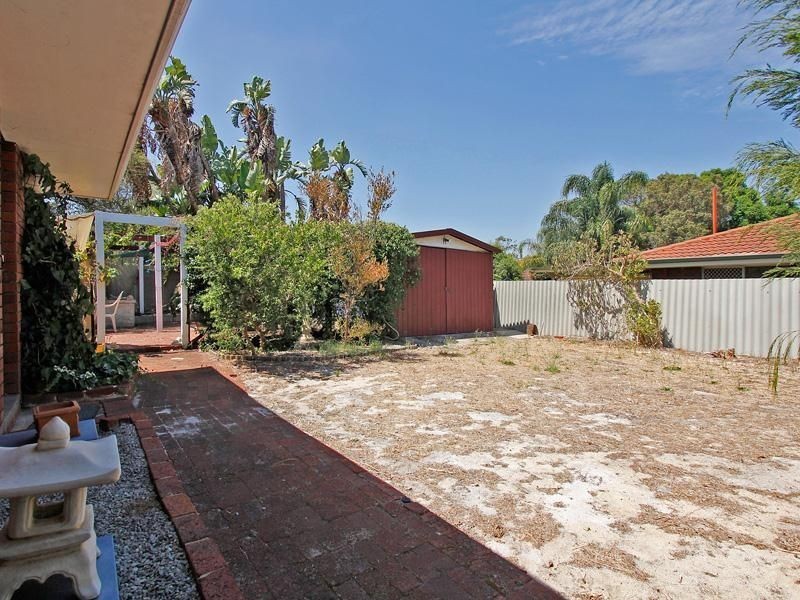 12 FAGENCE WAY, Thornlie WA 6108