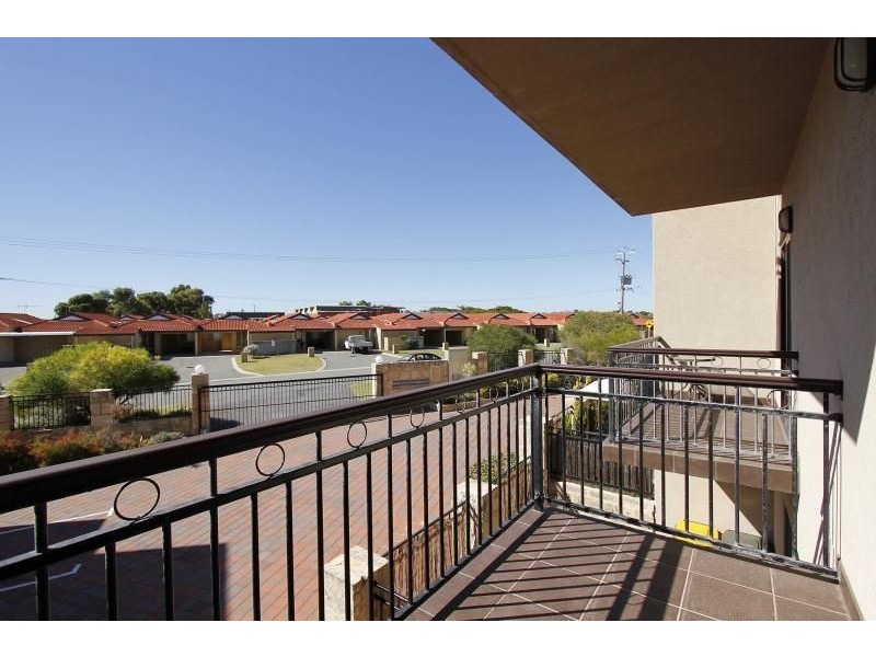 4/7 BELLION DRIVE, Hamilton Hill WA 6163