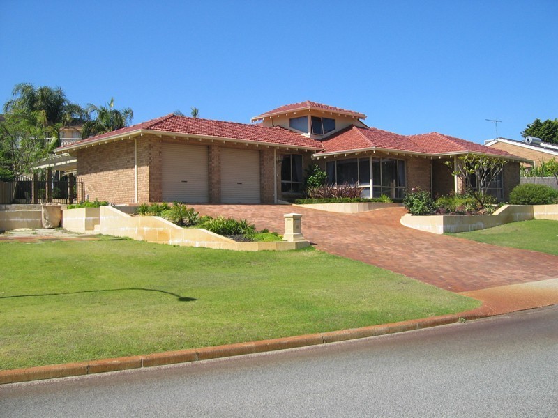16 Whitfeld Terrace, Winthrop WA 6150