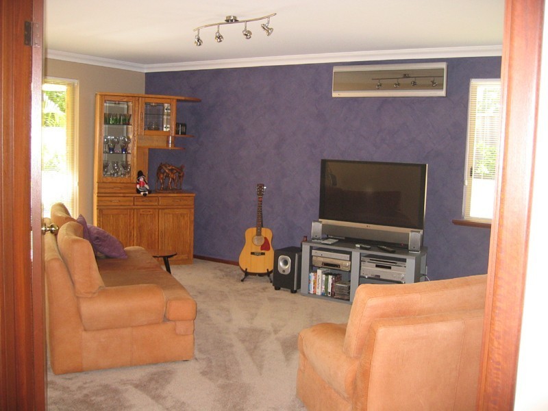 16 Whitfeld Terrace, Winthrop WA 6150