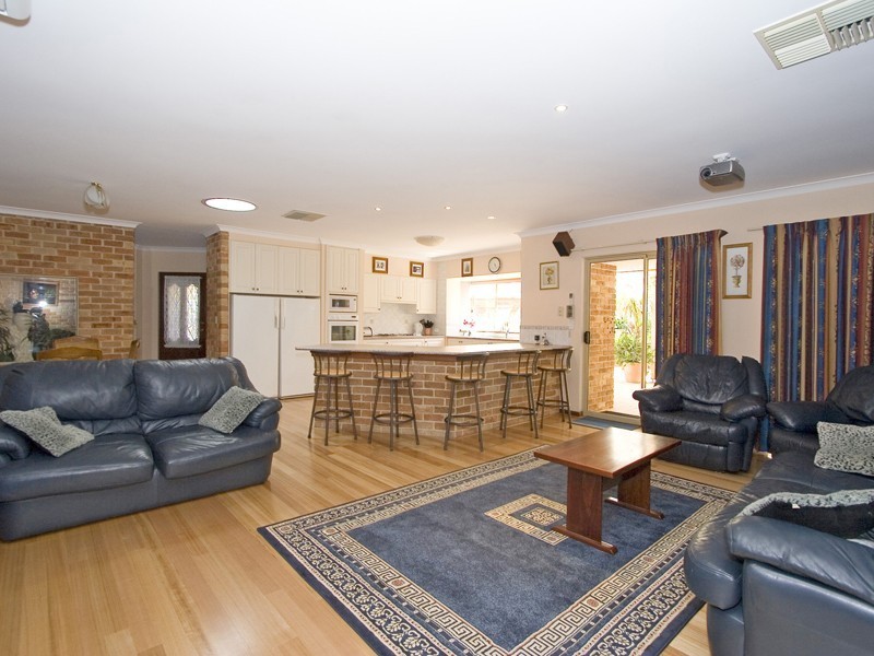 14 Berkshire Place, Kardinya WA 6163