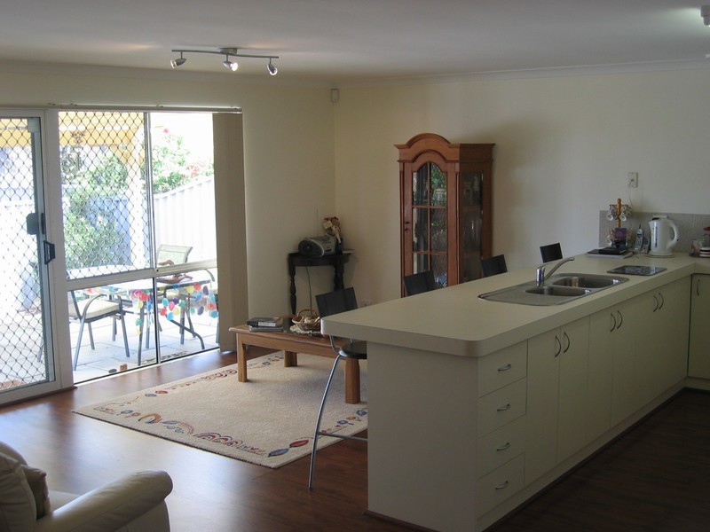 8 b Letizia Court, Yangebup WA 6164