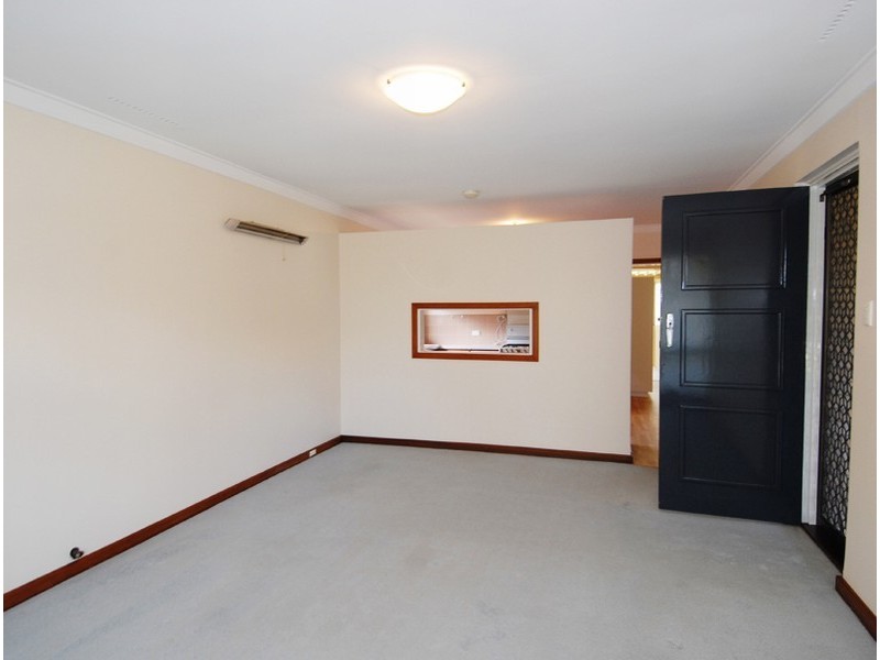 4B Ochiltree Way, Kardinya WA 6163