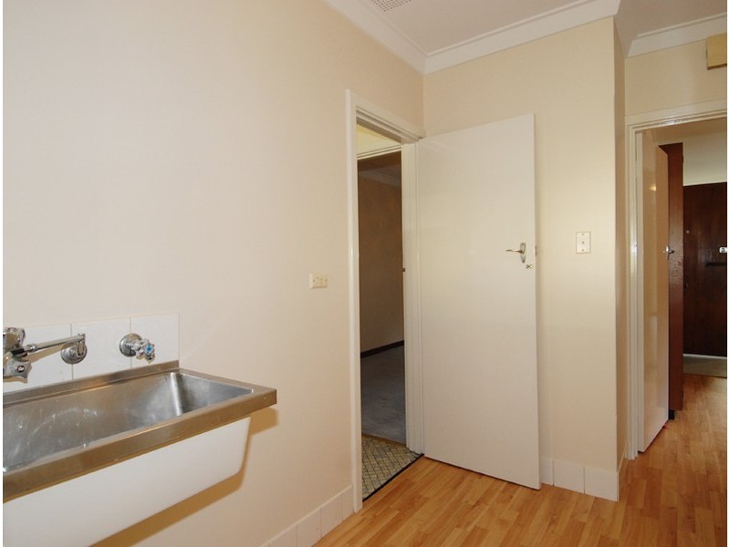 4B Ochiltree Way, Kardinya WA 6163