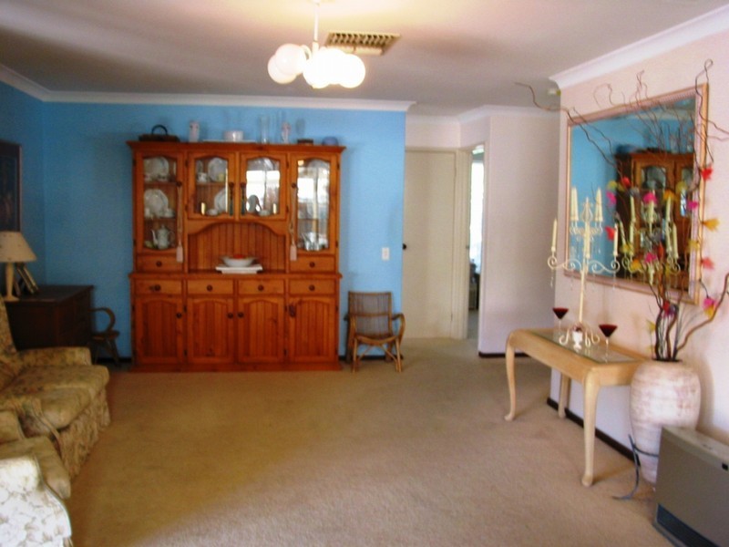 93 Jackson Ave, Winthrop WA 6150