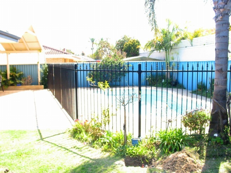 93 Jackson Ave, Winthrop WA 6150