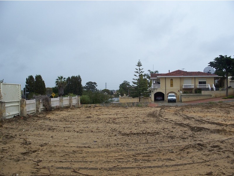 2/2 Hadley Gardens, Kardinya WA 6163