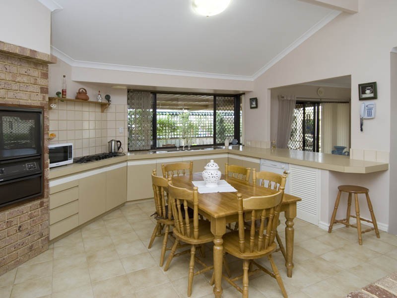 9 Waring Way, Kardinya WA 6163