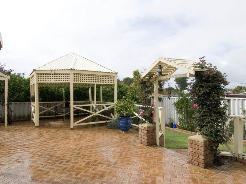 9 Waring Way, Kardinya WA 6163