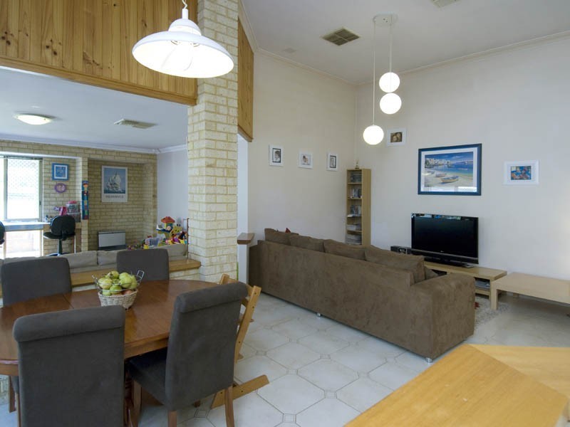 22 McMahon Way, Kardinya WA 6163