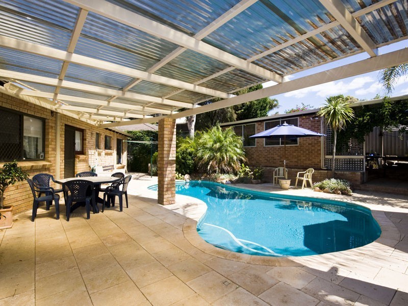 18 Buckingham Crescent, Kardinya WA 6163