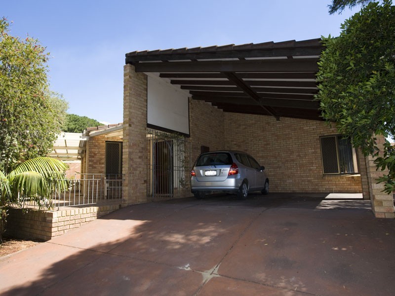 18 Buckingham Crescent, Kardinya WA 6163