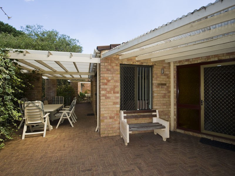 18 Buckingham Crescent, Kardinya WA 6163