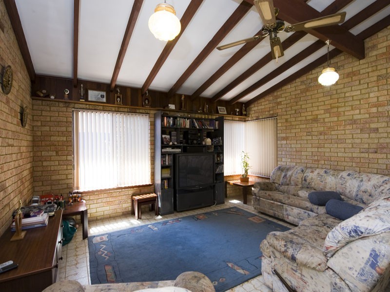 18 Buckingham Crescent, Kardinya WA 6163