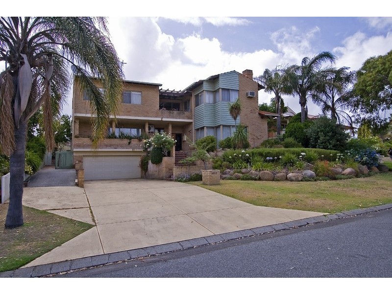 11 Arnold Crescent, Kardinya WA 6163