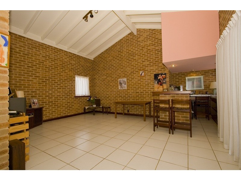 11 Arnold Crescent, Kardinya WA 6163